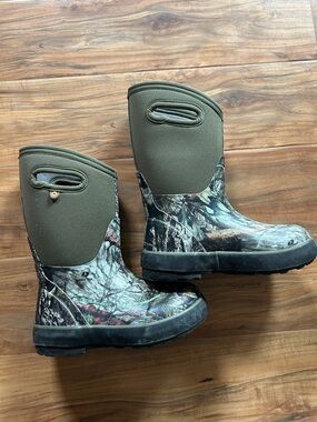 Bogs Kids Classic II Mossy Oak Camo Rain Snow Boots Waterproof Insulated
Sz 13